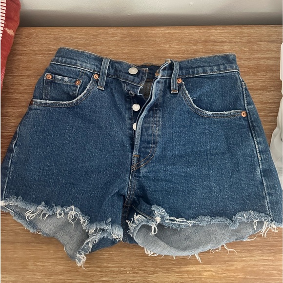 Levi Woman’s Denim shorts - Picture 1 of 2